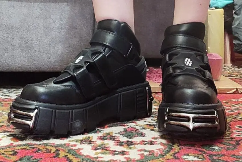 Fall 2025 New Men's British Style Lace-up Leather Spanish Metal Special-Interest Design Punk Platform Shoes Women