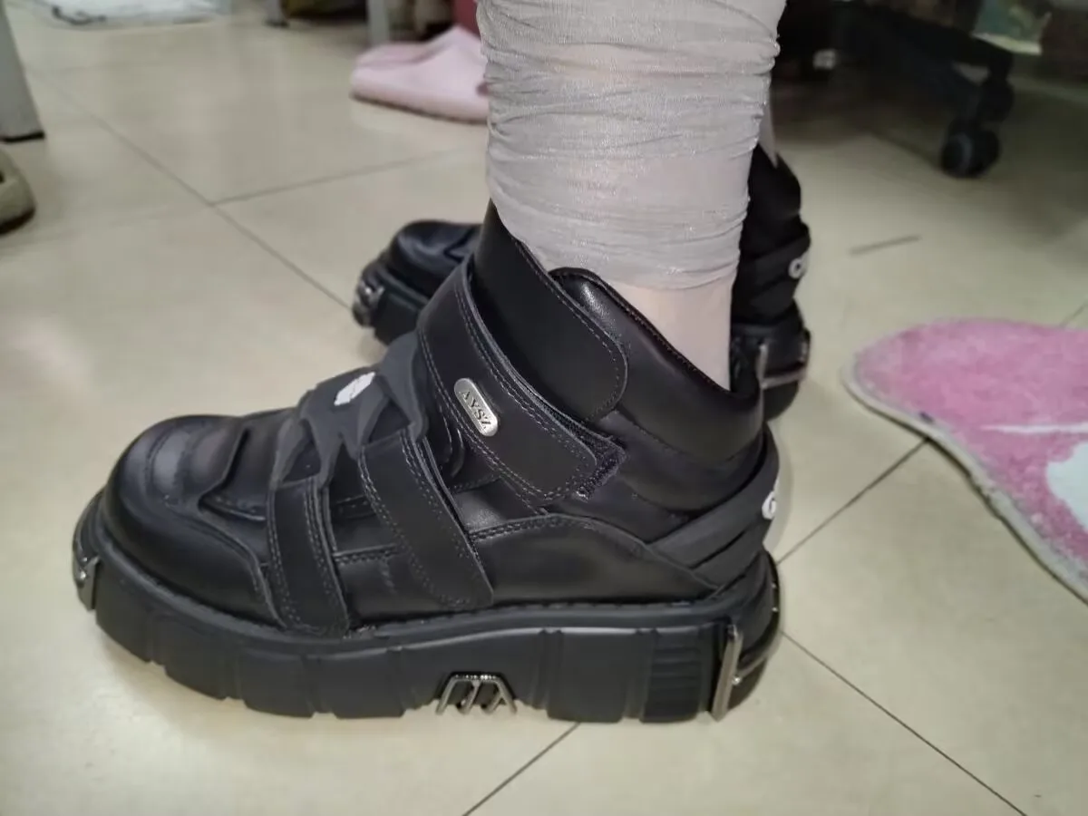 Fall 2025 New Men's British Style Lace-up Leather Spanish Metal Special-Interest Design Punk Platform Shoes Women