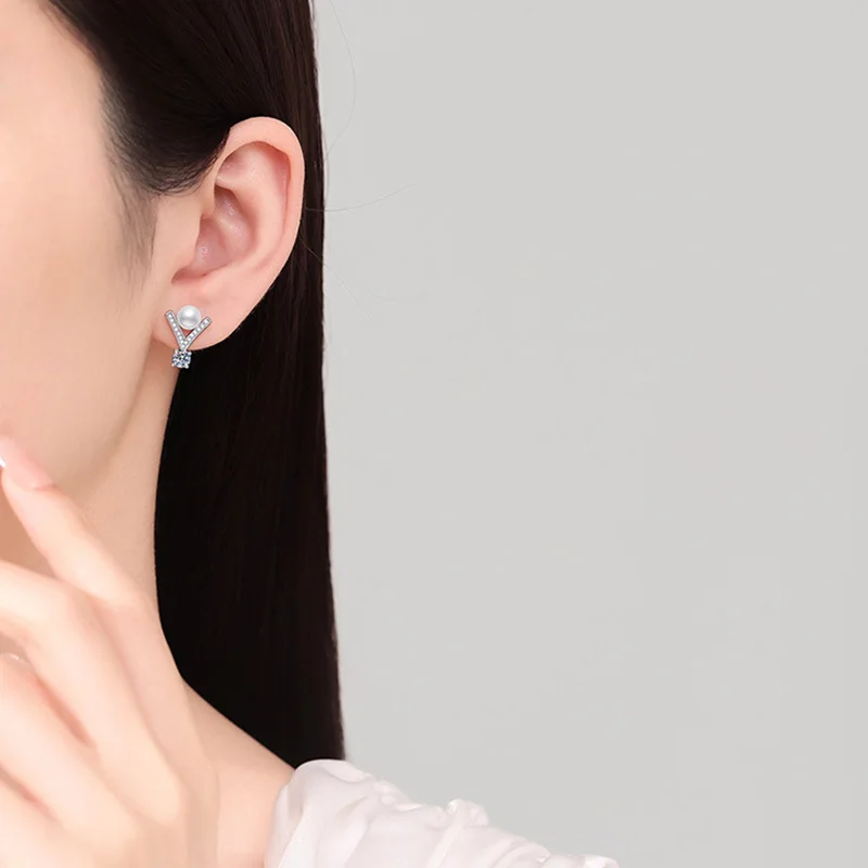 S925 pure silver V-shaped pearl earrings with moissanite temperament, light luxury, natural freshwater pearl earrings wholesale