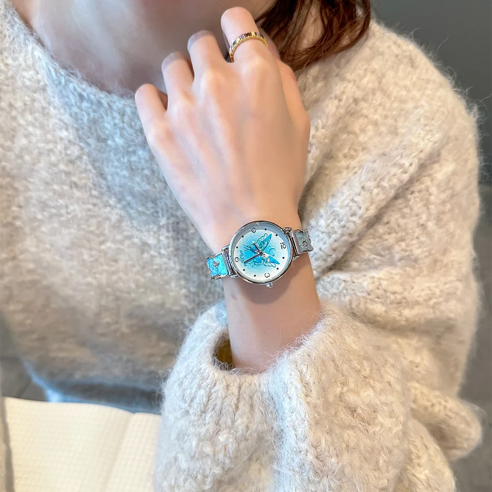 Women's bracelet watch, gray dreamy temperament wristwatch, light luxury quartz watch, fashionable quartz wristwatch.