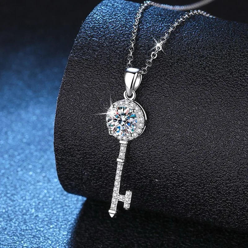 S925 Sterling Silver Moissanite Key Necklace for Women Fashion Classic Pendant Light Luxury Temperament Clavicle Chain Jewelry