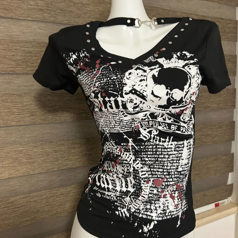 Vintage Punk Y2k Graphic T Shirt Girls V-neck Print T-shirt Women Backless Metal Button Short Sleeve Tops Goth Aesthetic Clothes