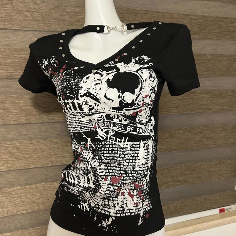 Vintage Punk Y2k Graphic T Shirt Girls V-neck Print T-shirt Women Backless Metal Button Short Sleeve Tops Goth Aesthetic Clothes