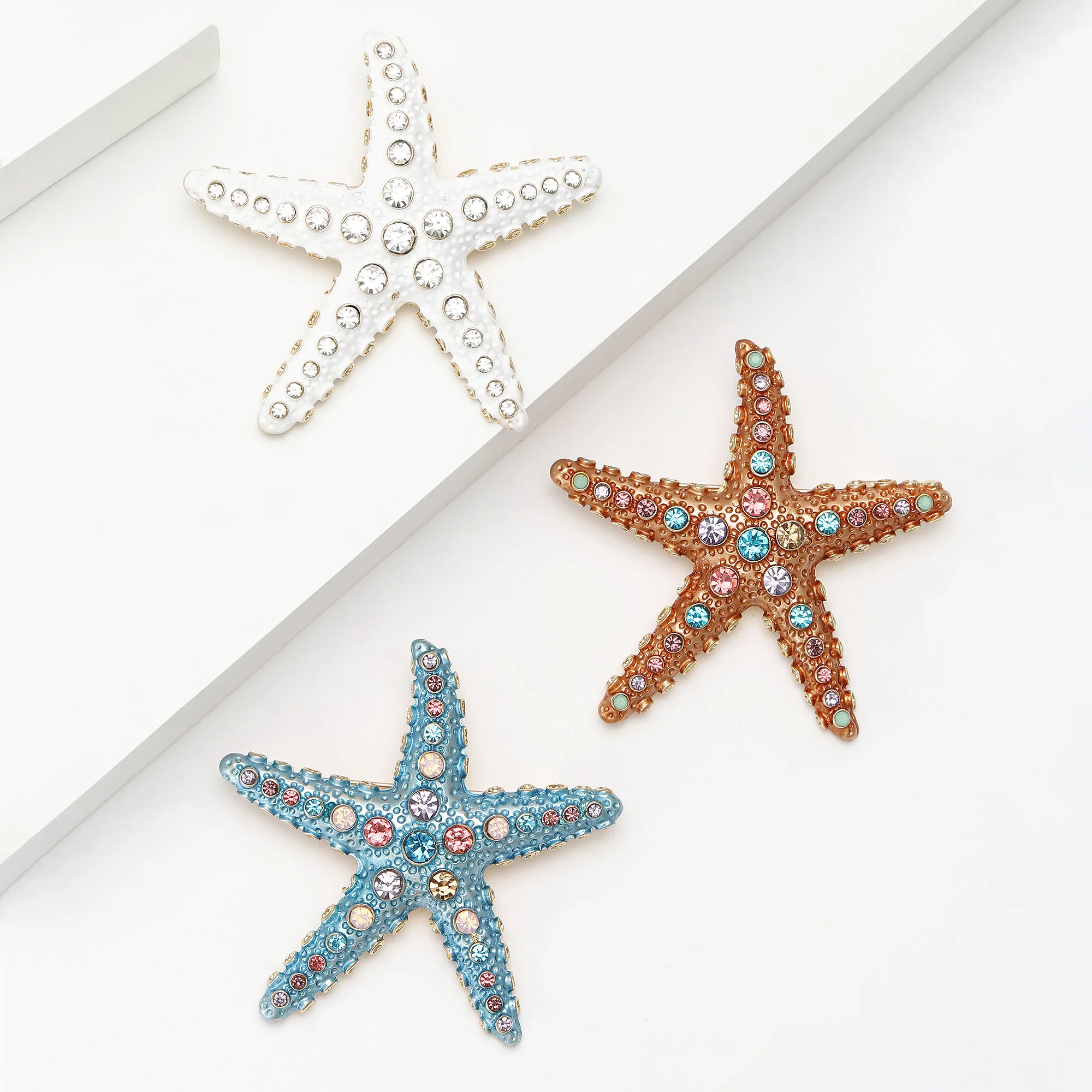 Stylish Rhinestone Starfish Brooches for Women Unisex Enamel Marine Life Pins Office Party Friend New Gifts Jewelry Accessories