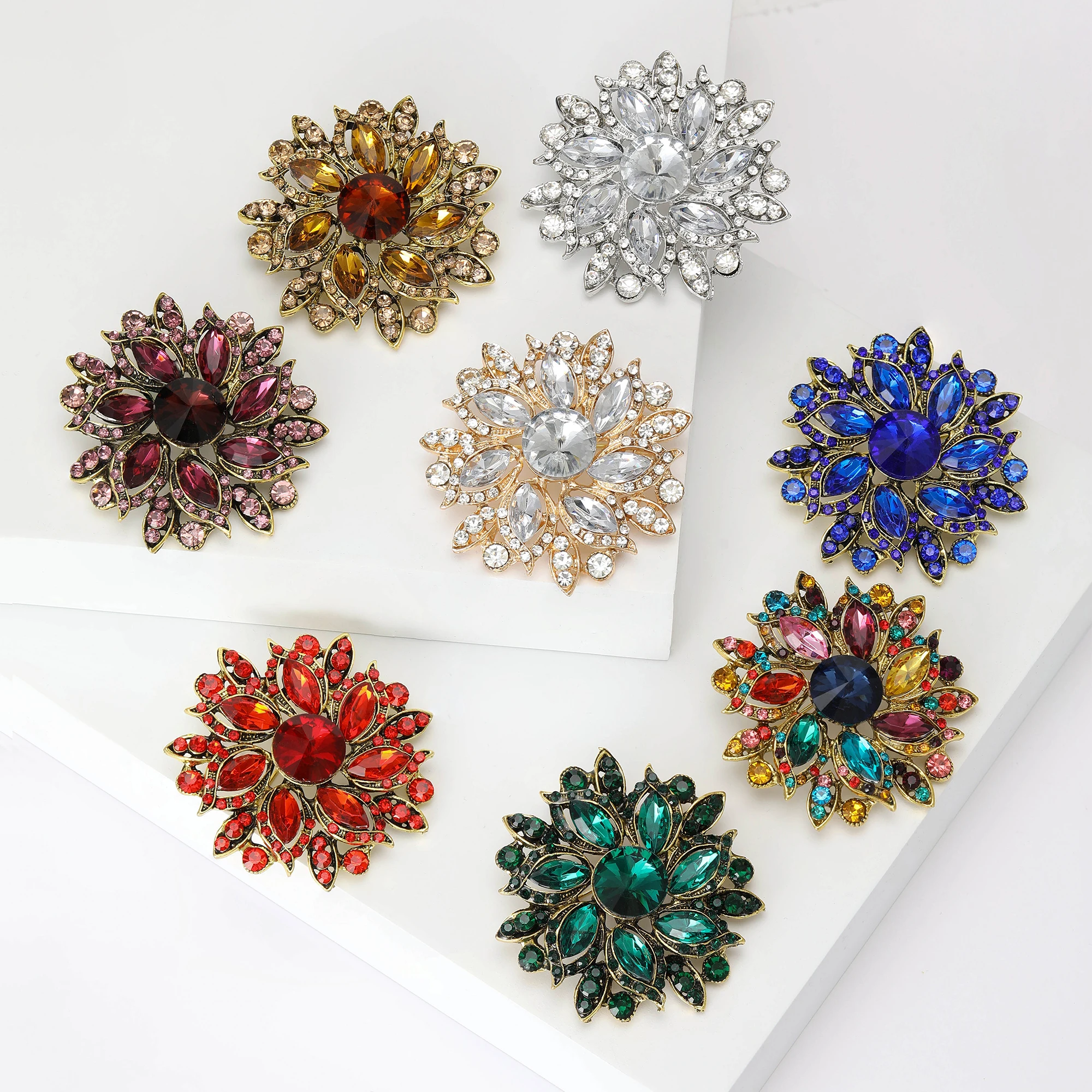 Stylish Rhinestone Flower Brooches for Women Creative Crystal Glass Pins Event Funny Luxury Gifts New Year Friends Decoration