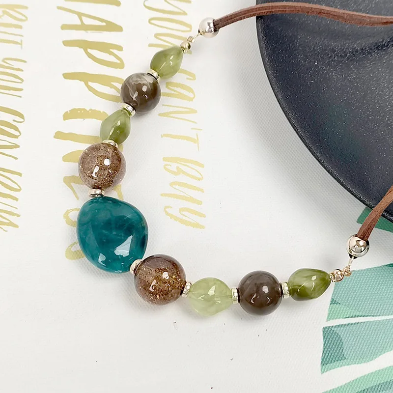 Vintage Beaded  Acrylic Pendant Necklaces For Women Stylish Rope Chain Statement Necklace for Daily Wear Commuting Jewelry Gift