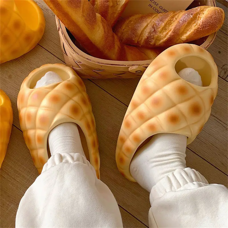 2025 Designer Fake Pineapple Bread Slippers Woman Chunky Flat Slides with EVA Cloud Shoes for Women 2025 Summer Beach Flipflops