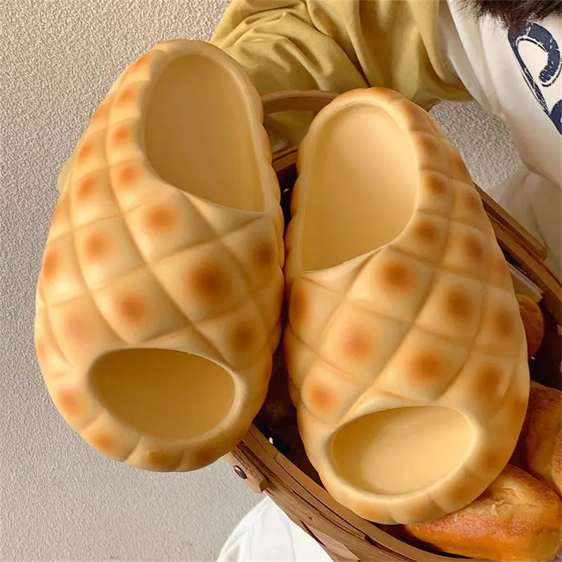 2025 Designer Fake Pineapple Bread Slippers Woman Chunky Flat Slides with EVA Cloud Shoes for Women 2025 Summer Beach Flipflops
