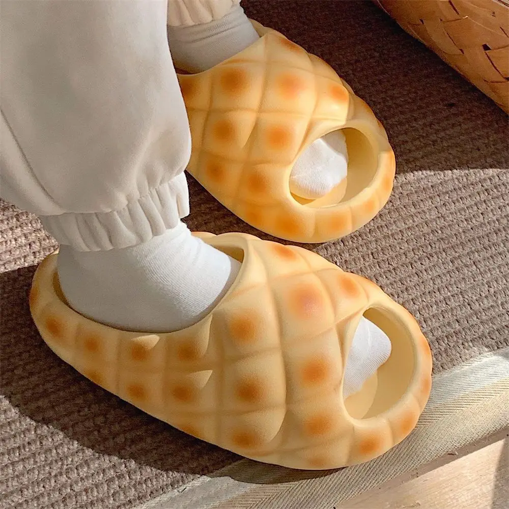 2025 Designer Fake Pineapple Bread Slippers Woman Chunky Flat Slides with EVA Cloud Shoes for Women 2025 Summer Beach Flipflops