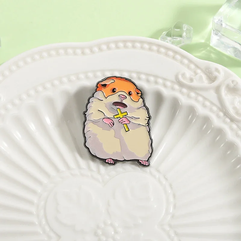 Screaming Hamster Brooch Enamel Pins Funny Mouse Animal Cross Metal Brooches Clothes Lapel Badges Faith Jewelry Gift for Friends
