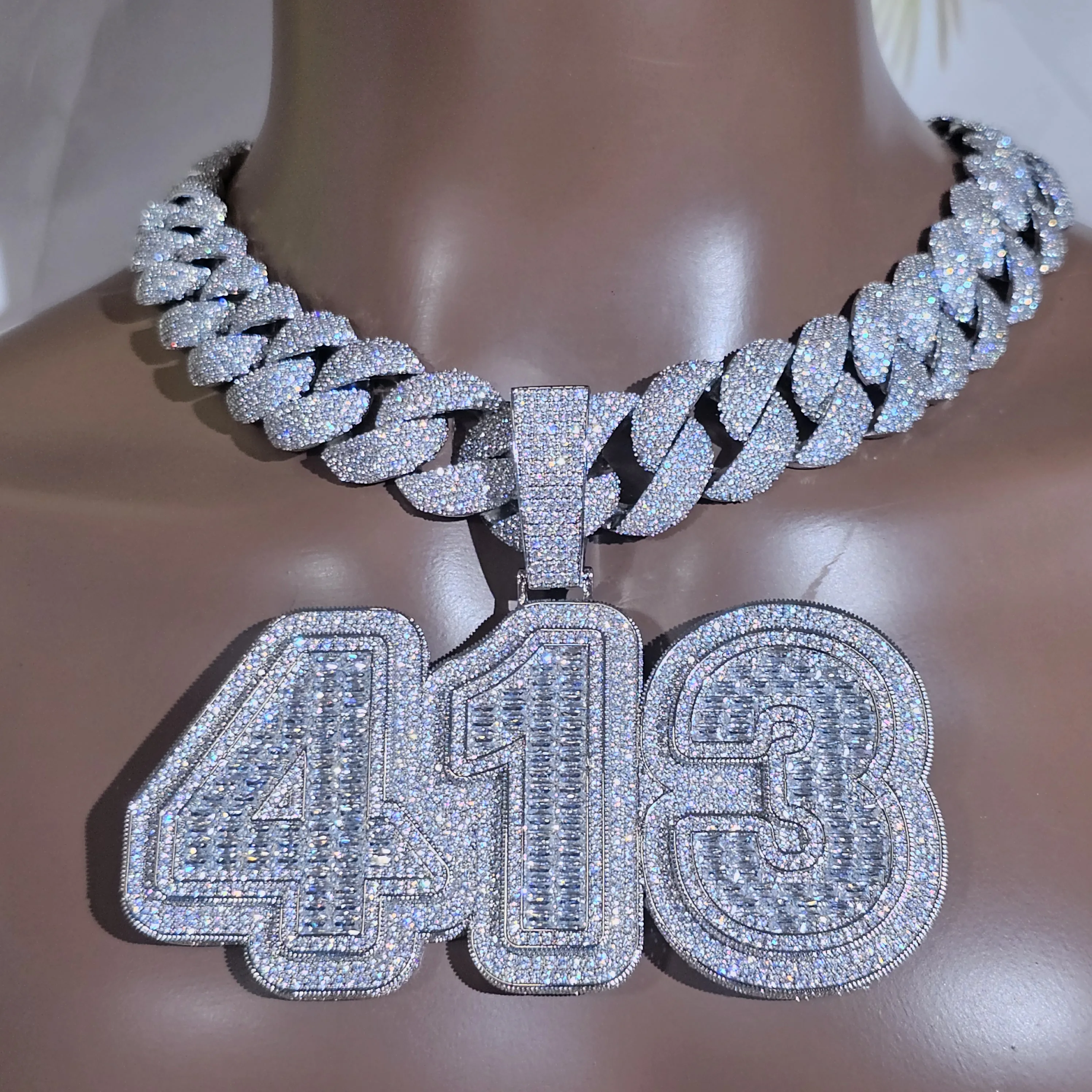 Personalized Diamonds Name Pendant Customize Any Number Letters Necklace One-Piece Smooth Back Nameplate Jewelry Birthday Gifts