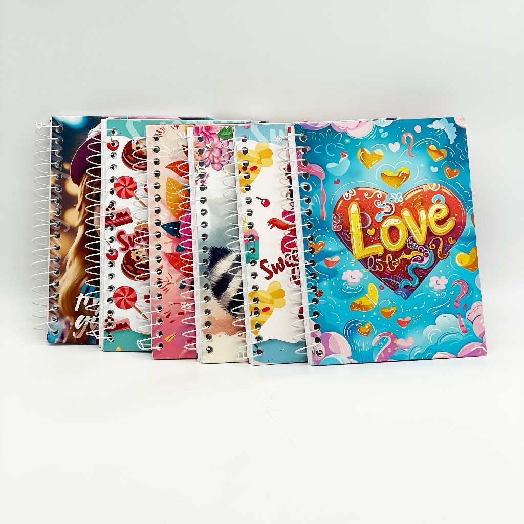 Caderno Pequeno 1/4 Capa Dura 96 Folhas – Feminino