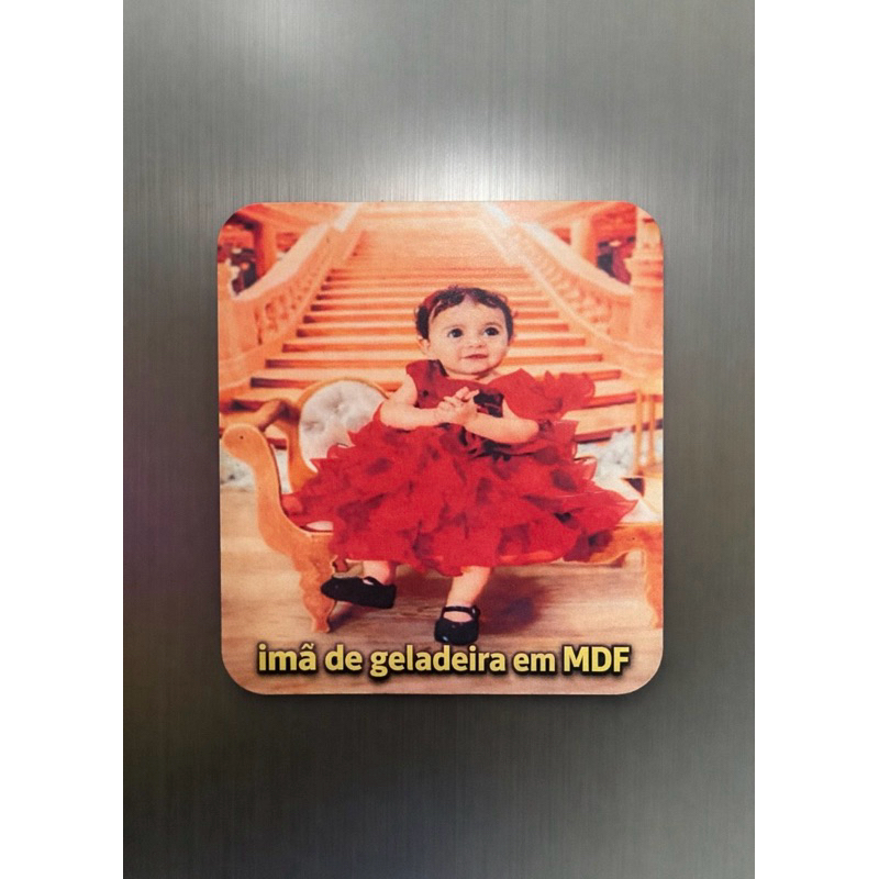 imã de geladeira em MDF personalizado com foto sublimada, medindo 5x5cm