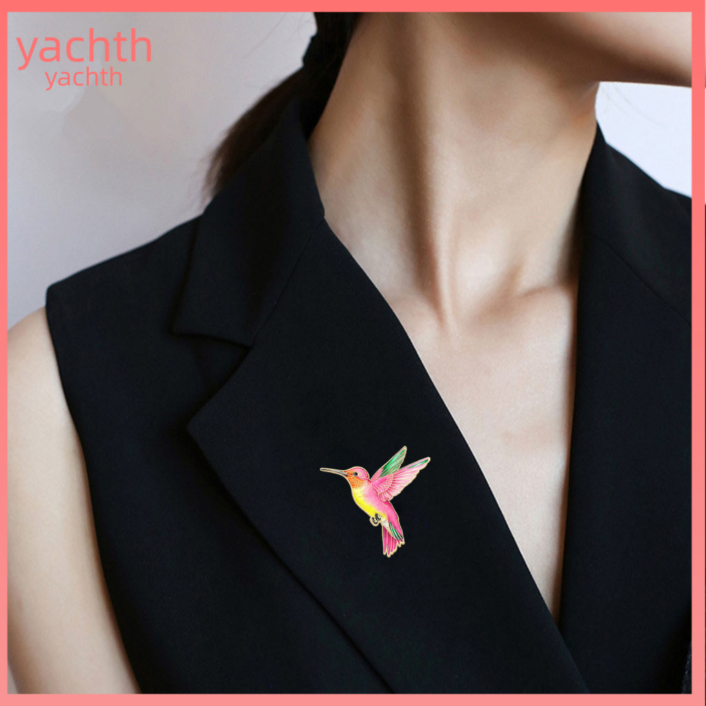 Nature Lover Brooch Bird Hummingbird Hard Enamel Pin – Lapel for Jackets Backpacks Hats Stylish Rubber Backing Accesso