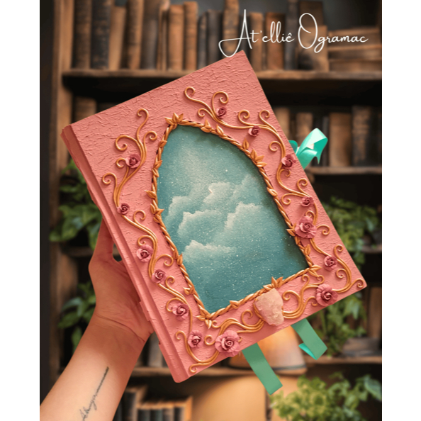 Grimório vintage artesanal em madeira com moldura em relevo | folhas envelhecidas luxo