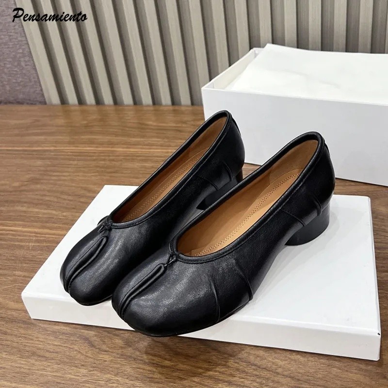 Primavera Verão Microfibra Couro Split Toe Bombas Femininas Moda Plissado Designer De Salto Baixo Tabi Solas Macias Moca