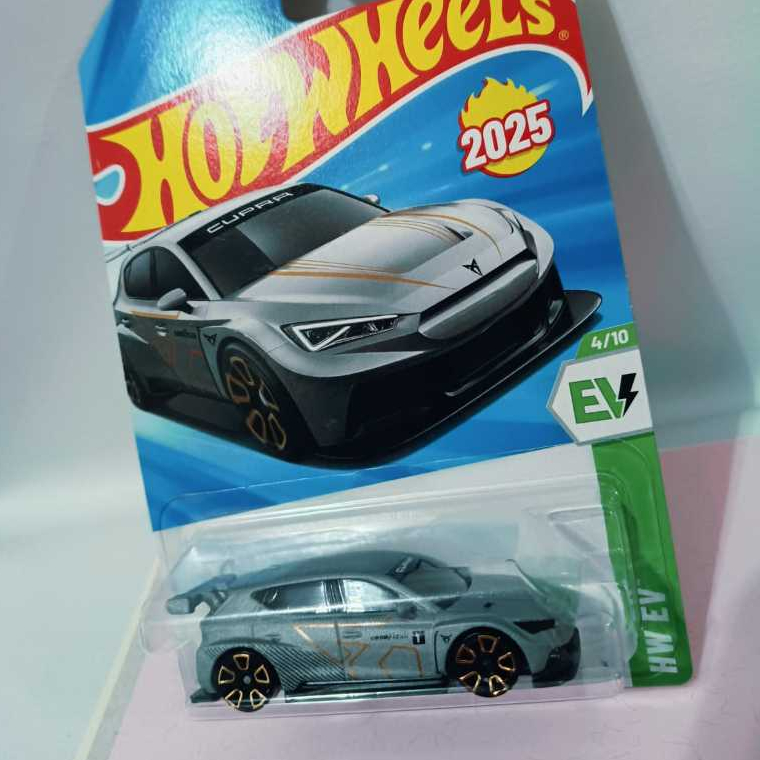 Hot Wheels Cupra e-Racer, 64 Lincoln, Ferrari 365 GTB4, Quick Chat - unidade