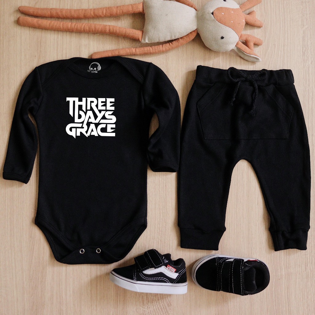 Conjunto Body Manga Longa e Calça Saruel de Rock Bebê Three Days Grace Logo Suedine 100% Algodão