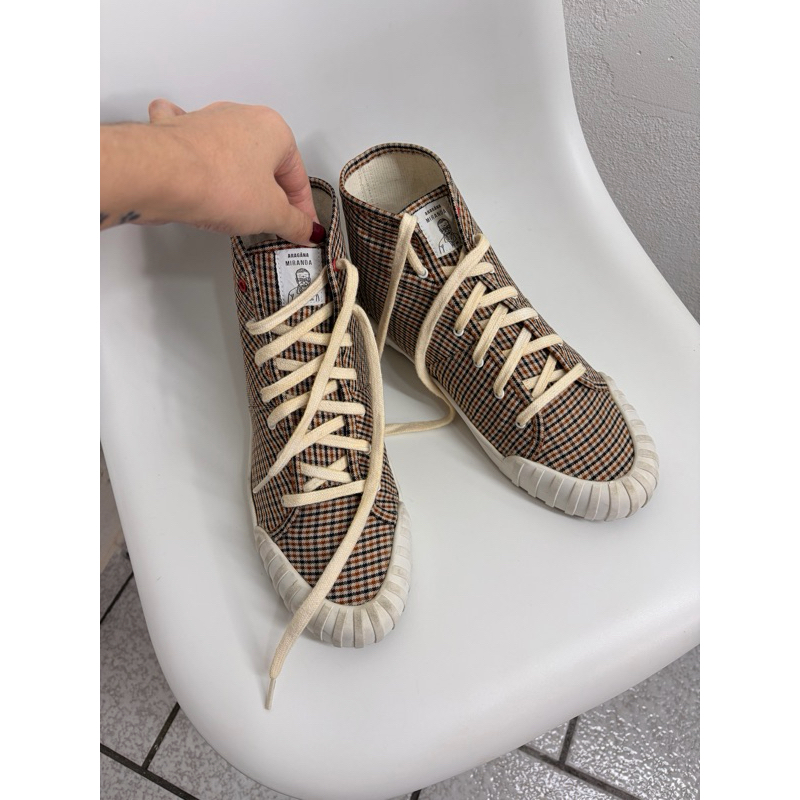 TÊNIS HIGH TOP 'ARAGÄNA MIRANDA' 'SEMPRE EM FRENTE' XADREZ