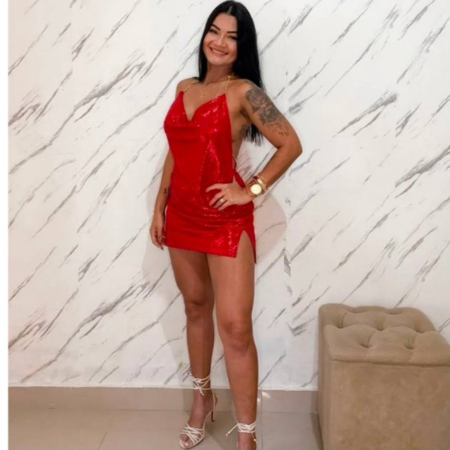 Vestido Feminino Curto Vermelho - Tubinho Elegante, Decote no Peito, Tecido levemente aceitinado