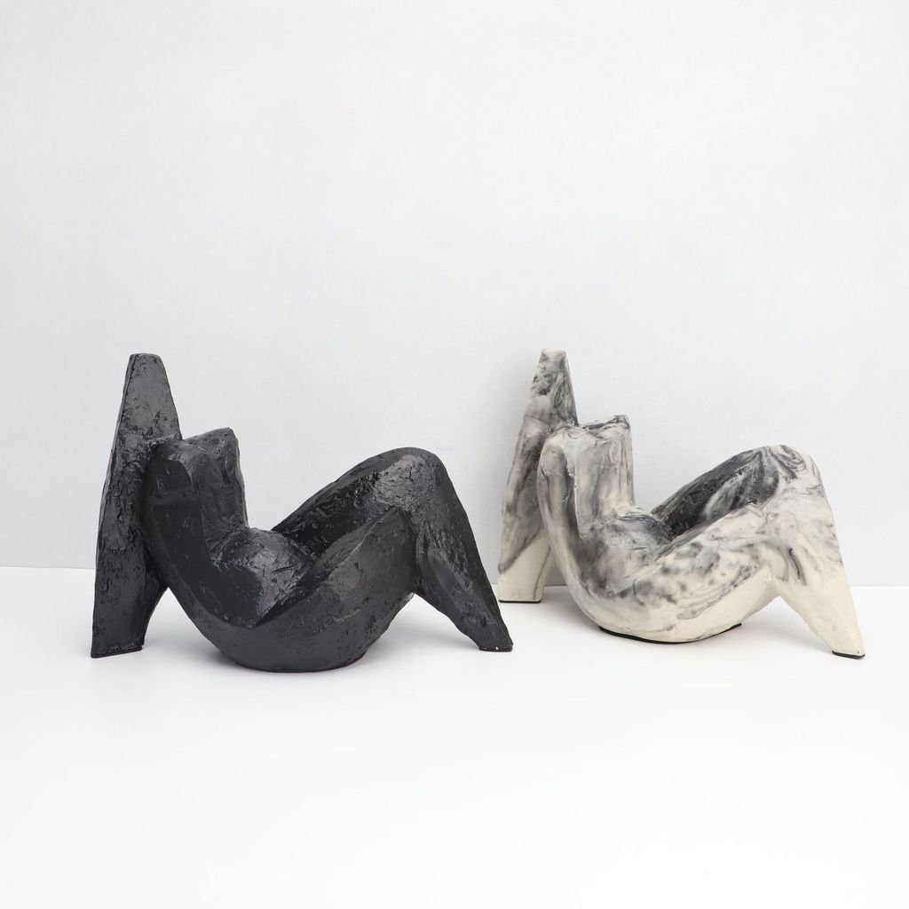 European-style abstract figure sculpture, desktop ornament for living room, TV cabinet, coffee table, model room, entran