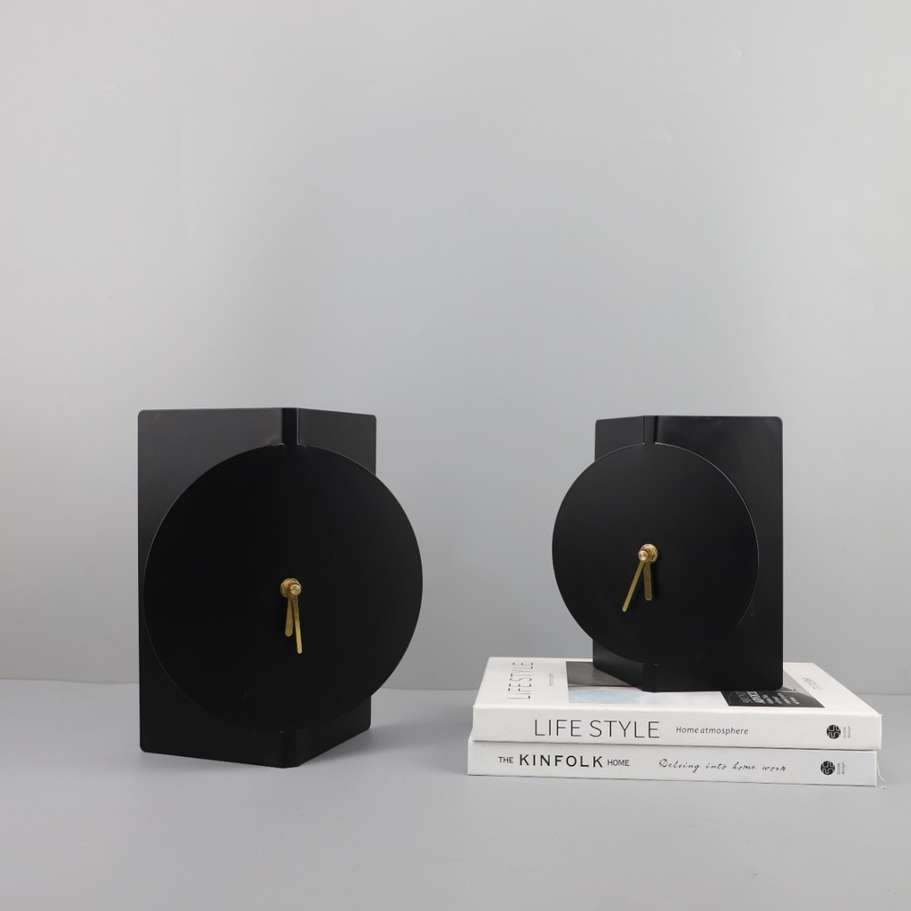 TGI3 Modern minimalist black three-dimensional table clock metal ornament for living room, bedroom, entryway, TV cabinet
