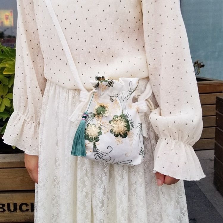 Mori estilo pequeno saco antigo Hanfu estilo chinês fada bordado saco do mensageiro bolsa de ombro com traje antigo cart