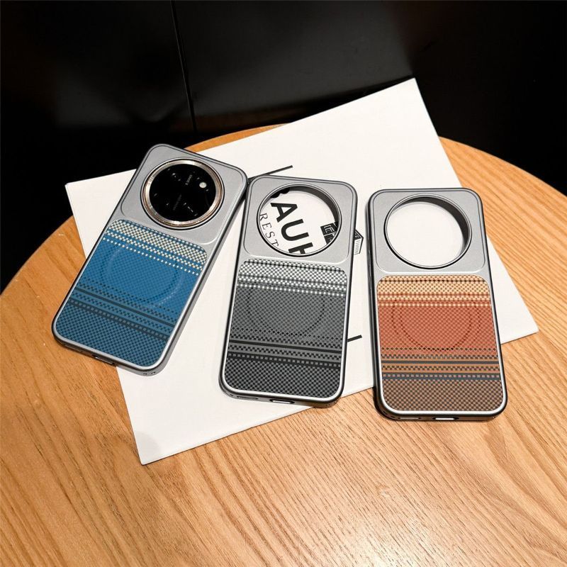 Capa para celular HONOR x80 ProMax com textura de fibra de carbono fosca, acabamento em couro e atração magnética integr