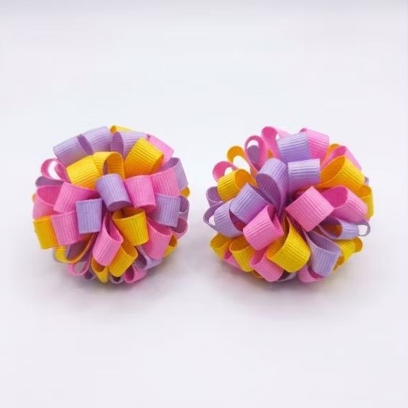 Par de Laços Pompom de Fitas Colorido no Bico de Pato Encapado  Laço Infantil Médio 7,5cm Super Pomposo e Delicado
