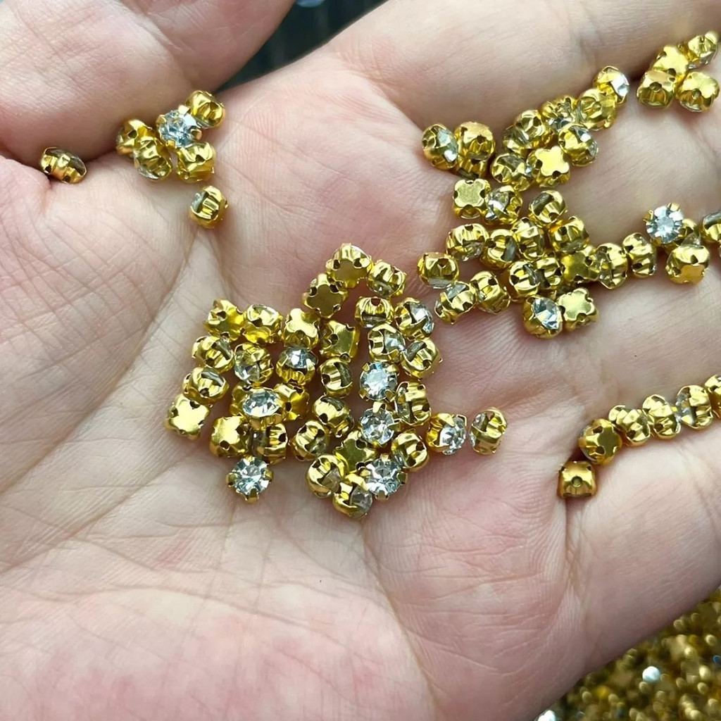Strass de Costura 4 Garras Ss16 Cristal Dourado, 100 Unidades - Acessórios para Pulseiras de Moda