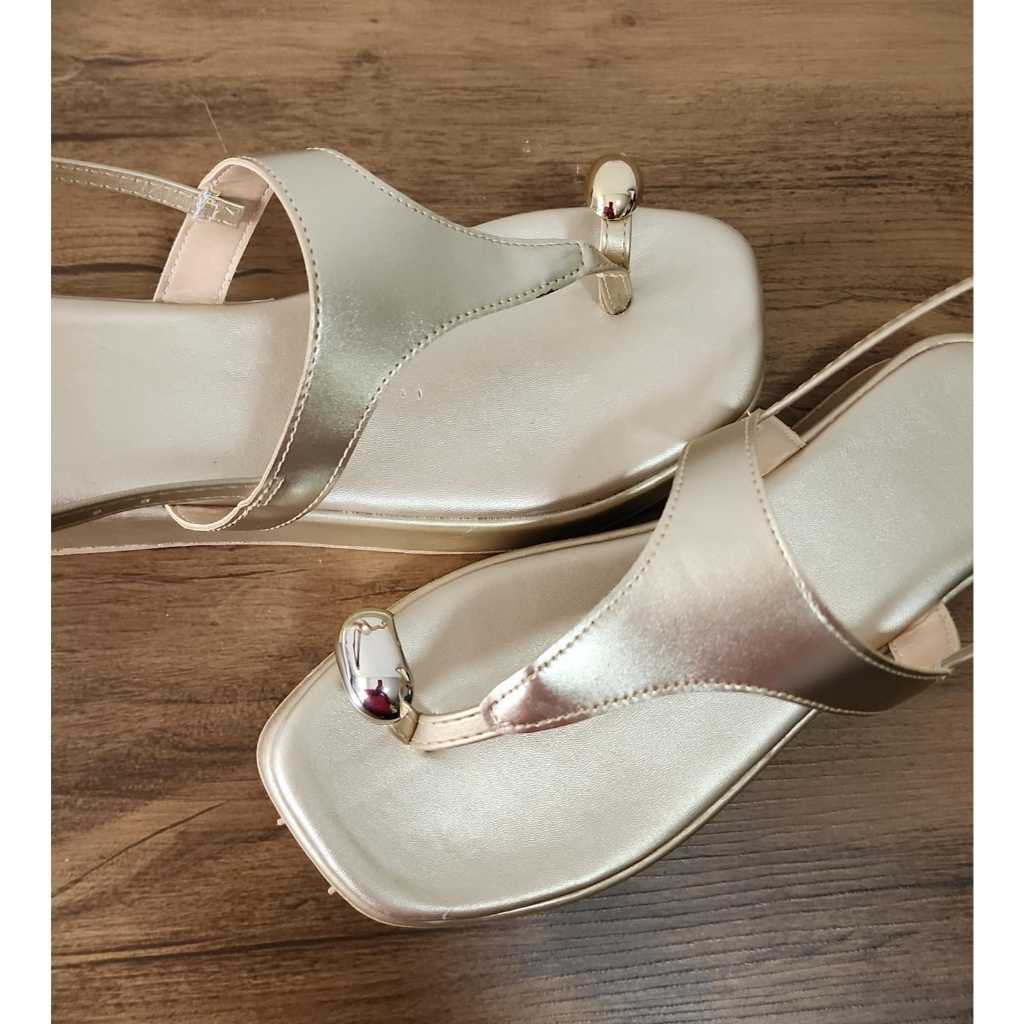 Sandália flat moderna lesma dedo