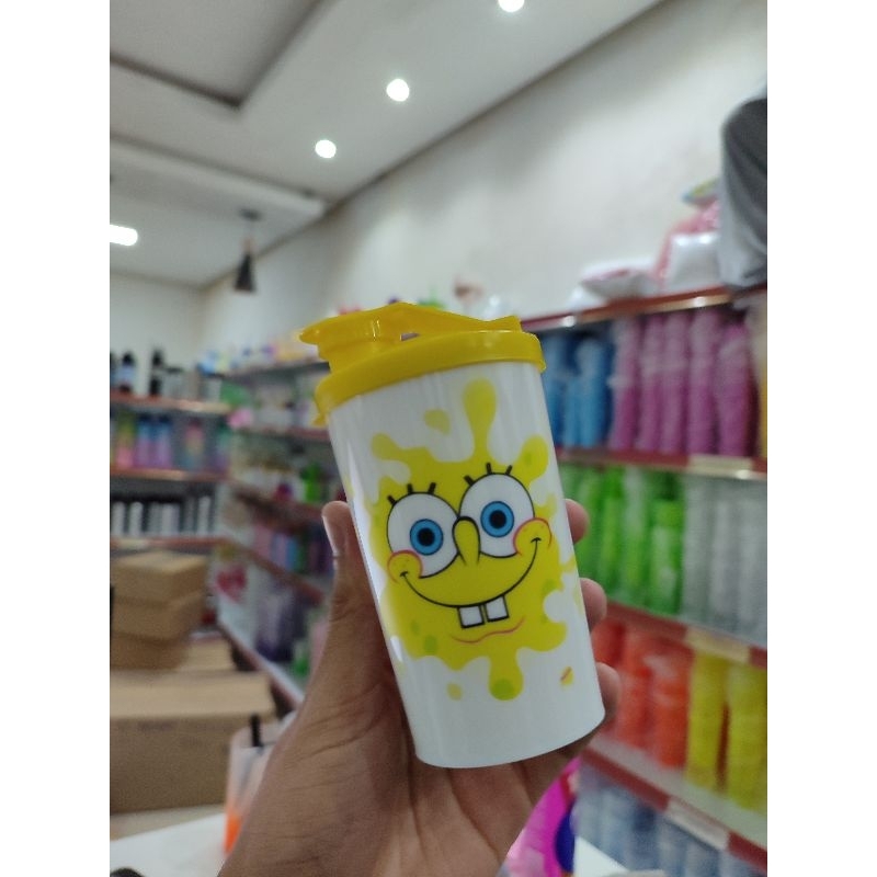 Kit c/ 25 unidades copos Long baby personalizados com tampas Sheik Tema Bob Esponja