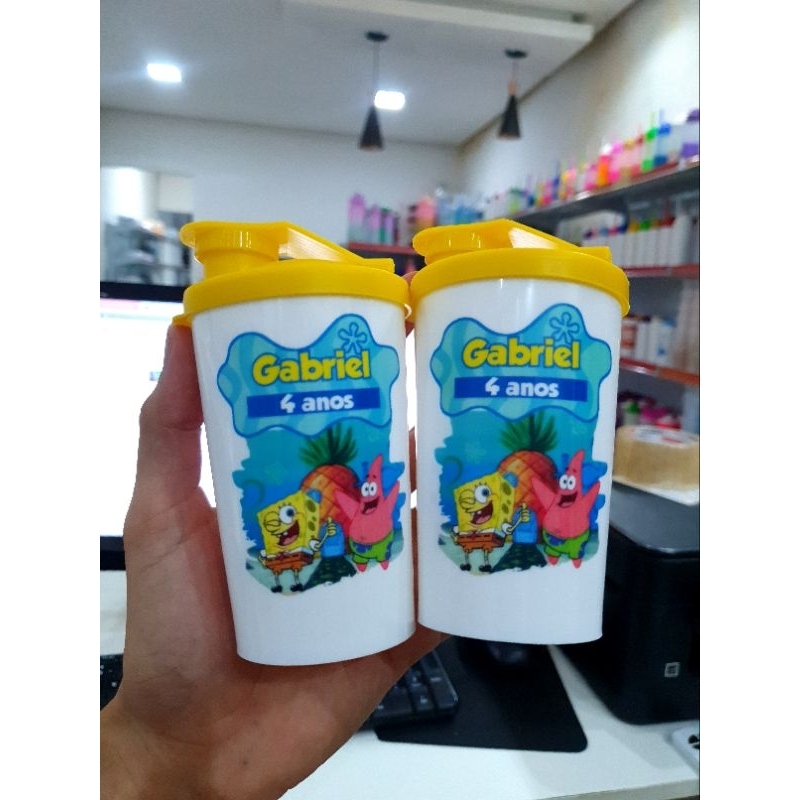 Kit c/ 30 unidades copos Long baby personalizados com tampa Sheik Tema Bob Esponja