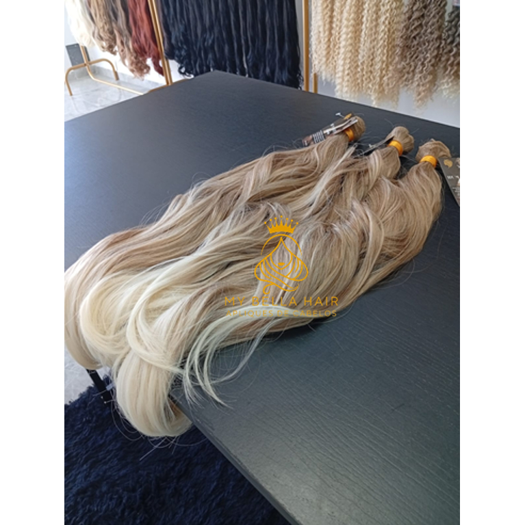 Cabelo para Mega Hair na Tela Humanizado Ondulado Loiro Perolado Luzes 50cm Natural Fibra Russa Bella Hair