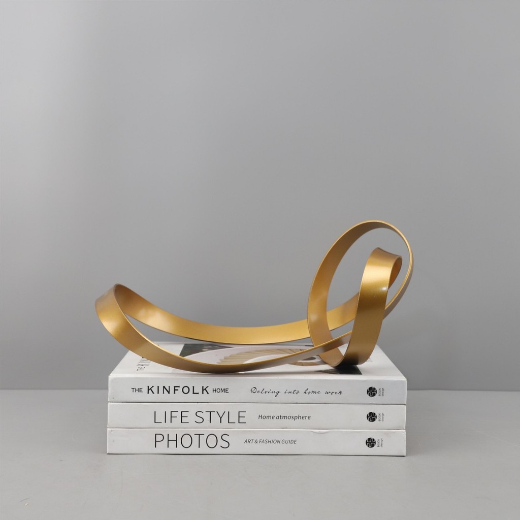 P1WI European-style light luxury geometric metal-wrapped art ornament for living room, entrance, hotel, study, model roo