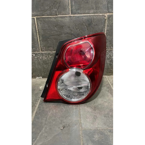 Lanterna Traseira Direita Chevrolet Sonic Sedan 2014 A 2018 Direito/passageiro Vermelho