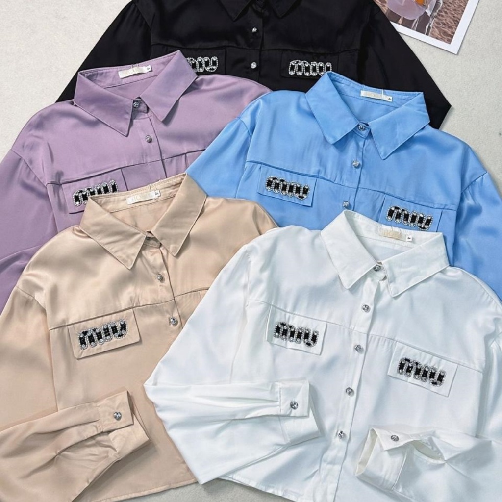 Camisa Curta Acetinada com Pedrarias 15-272