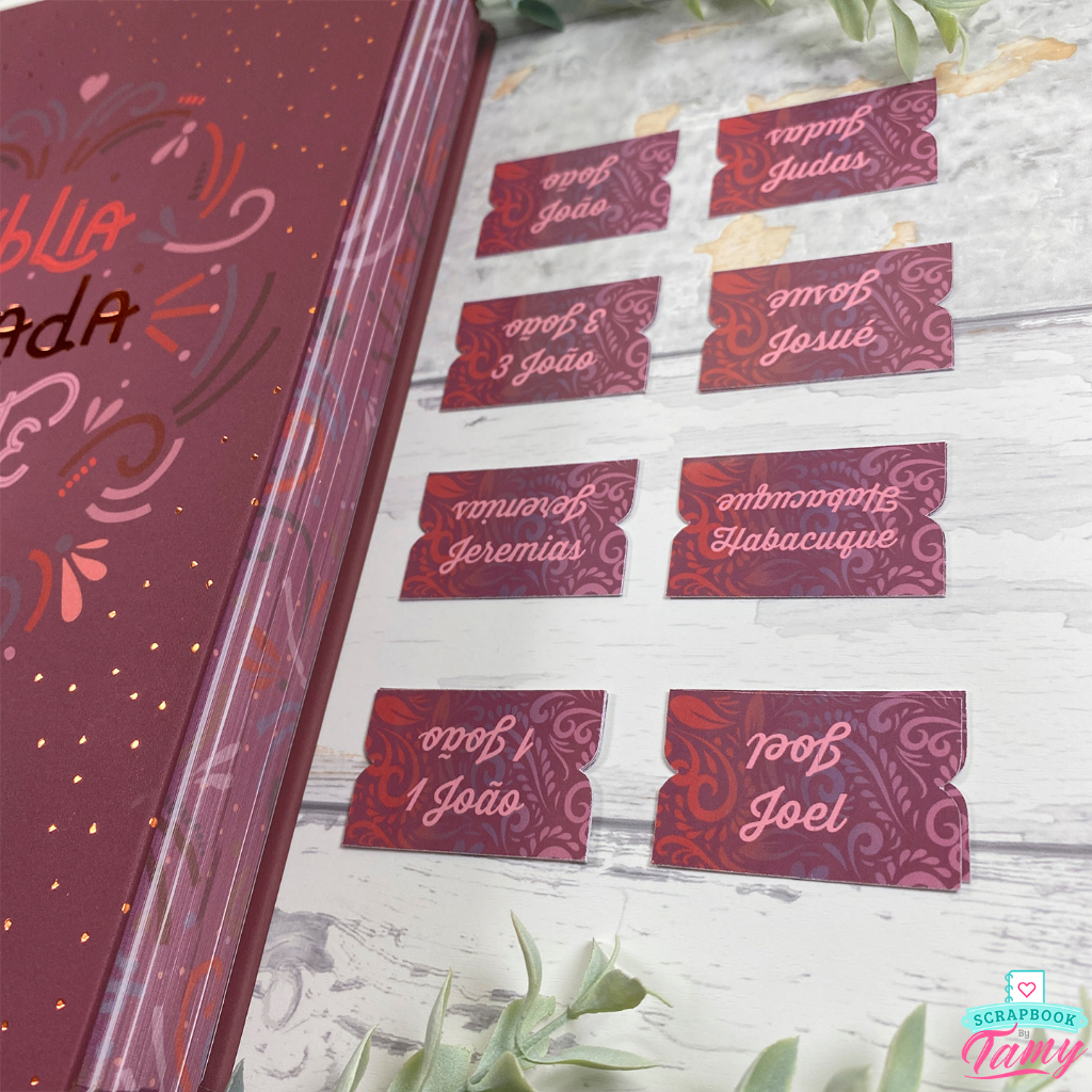 Organize sua leitura da Bíblia com nossos marcadores de Abas Adesivas Personalizadas! Adore com Arte e Scrapbook By Tamy