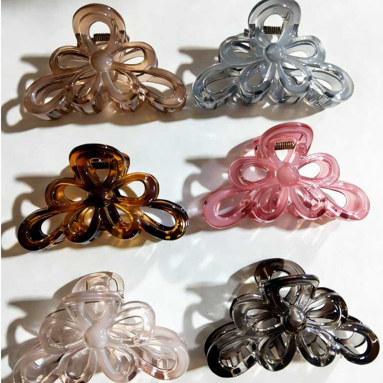 Piranha de Cabelo Flor Grande | Prendedor Garra Feminino em Formato de Pétalas – Luxo e Elegância