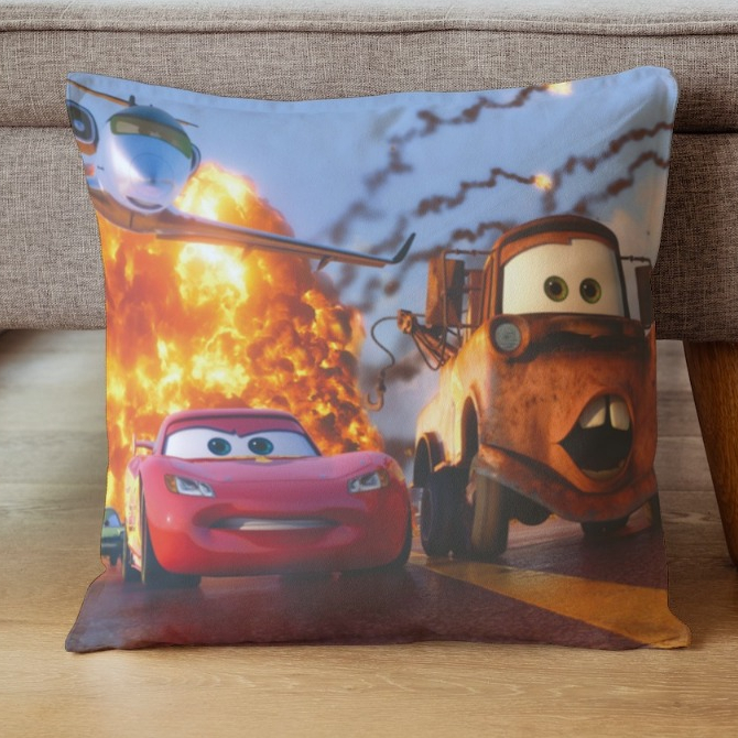 Capa de Almofada Decorativa Sublimada Filme Carros Infantil 45cm por 45cm Percal c Ziper