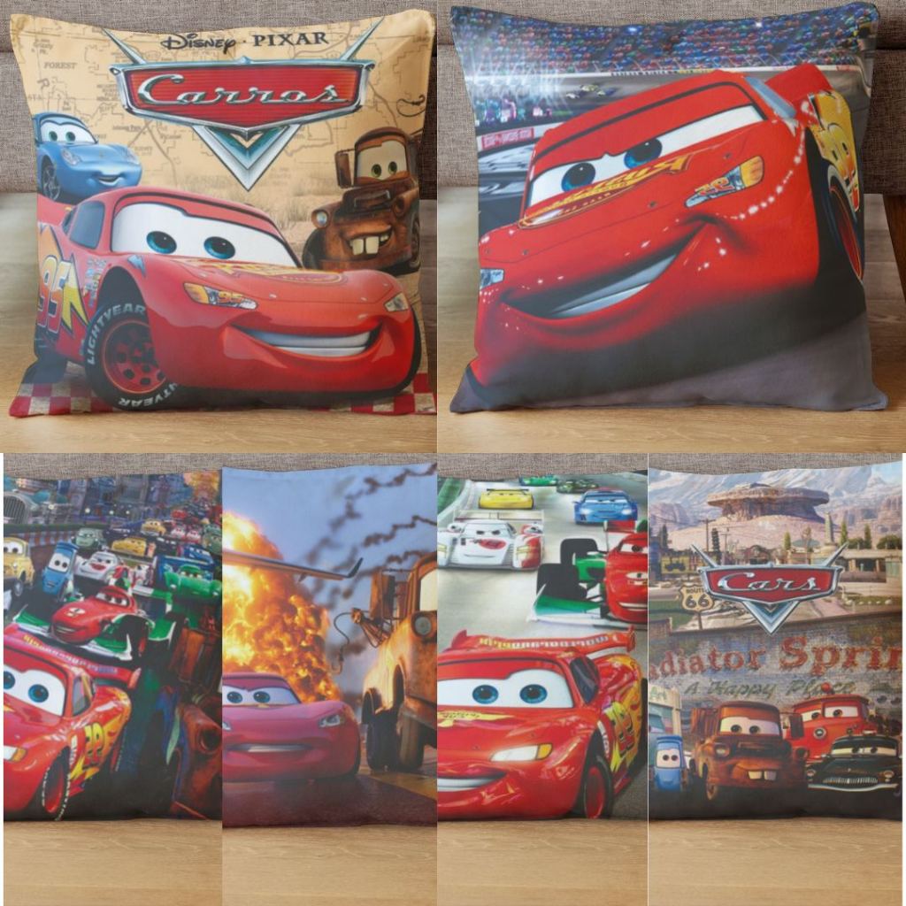Capa de Almofada Oxford Estampada Carros 45x45cm c/ zíper Cars Infantil Decorativa Quarto Sala