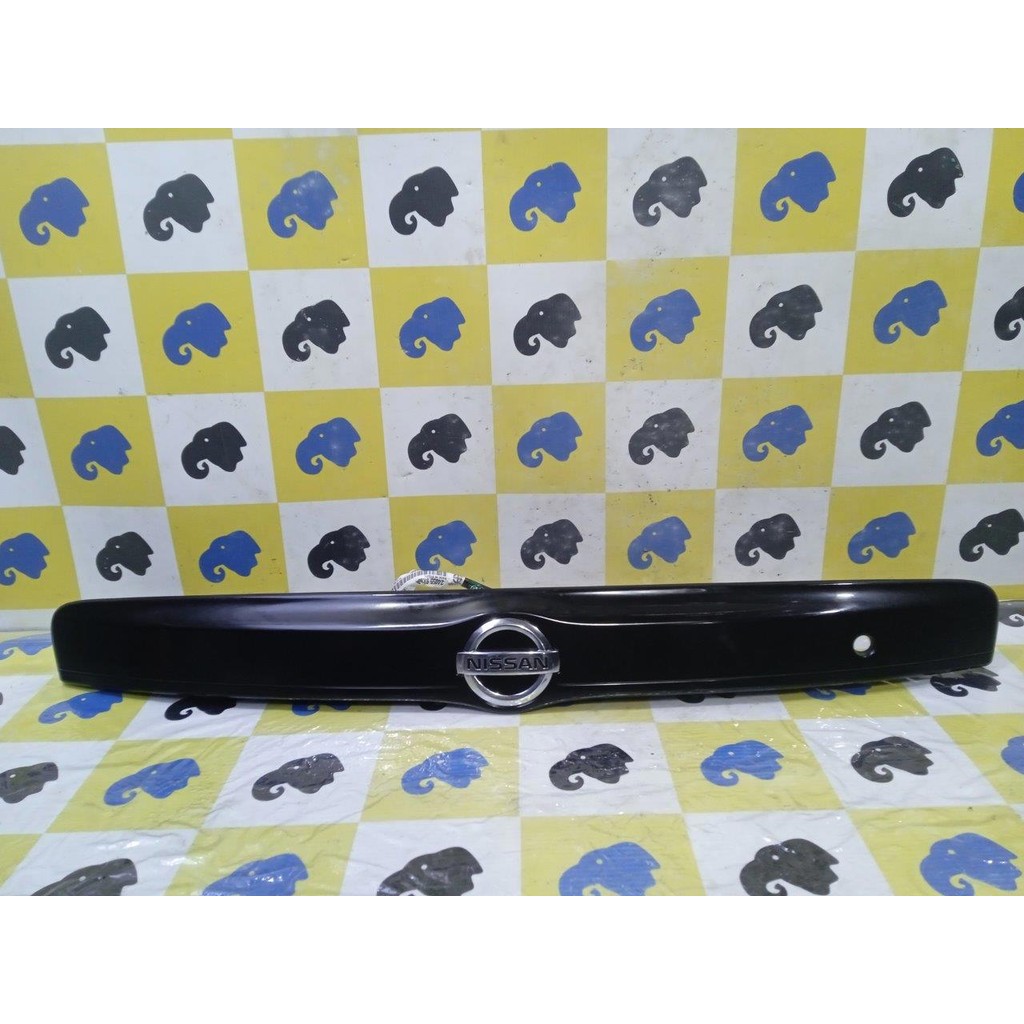 Moldura Tampa Traseira Luz De Placa Versa 2018 Cod. 848103kc