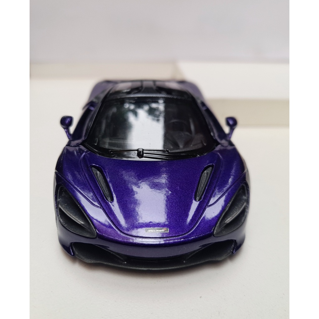 Miniatura Mclaren 720s Roxa Onix 1/36 Kinsmart Metal e Fricção.
