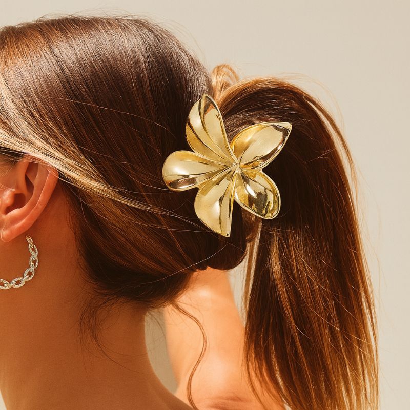 Prendedor de Cabelo Flor Dourada Metal Elegante presilha para coque com estilo delicado e sofisticado