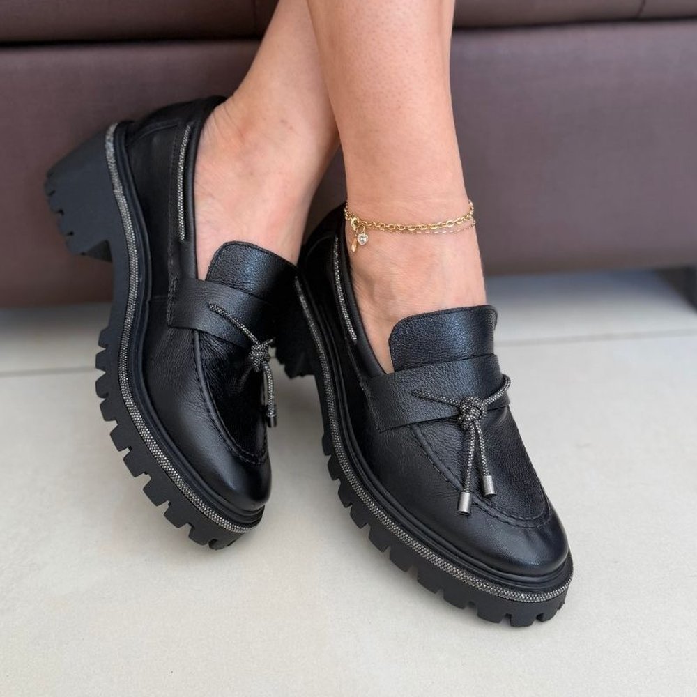 Mocassim Preto Couro Monopólio Strass Casual Despojado Elegante Conforto Feminino Clássico Moderno