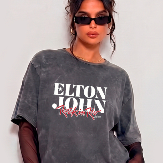 Camiseta Basica Estonada Streetwear Vintage Retro Stone Wash Cantor Elton John Rocket Man Show Popstar Rock Rio Friends