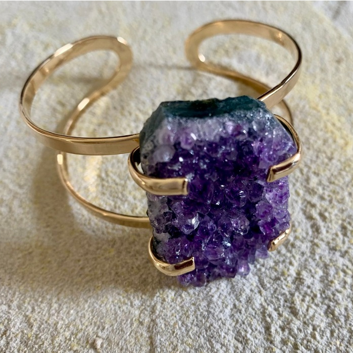 Bracelete Pedra Ametista, Pulseira Dourada Forma Orgânica Energia Renovadora, Presente Ideal