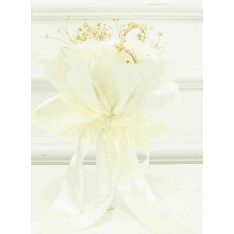 Mini buquê delicadeza em cada pétala, aplicações de rosas na cor branco