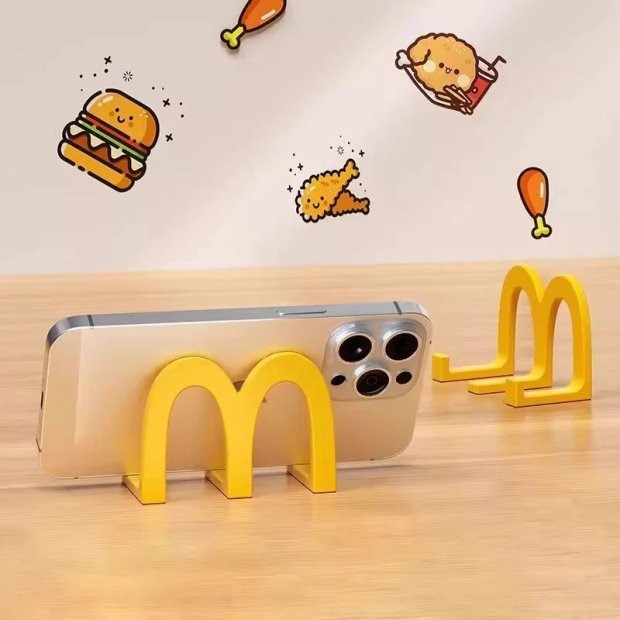 Ornamento de mesa em forma de M do McDonald's, suporte multifuncional, suporte para celular de estudante, design