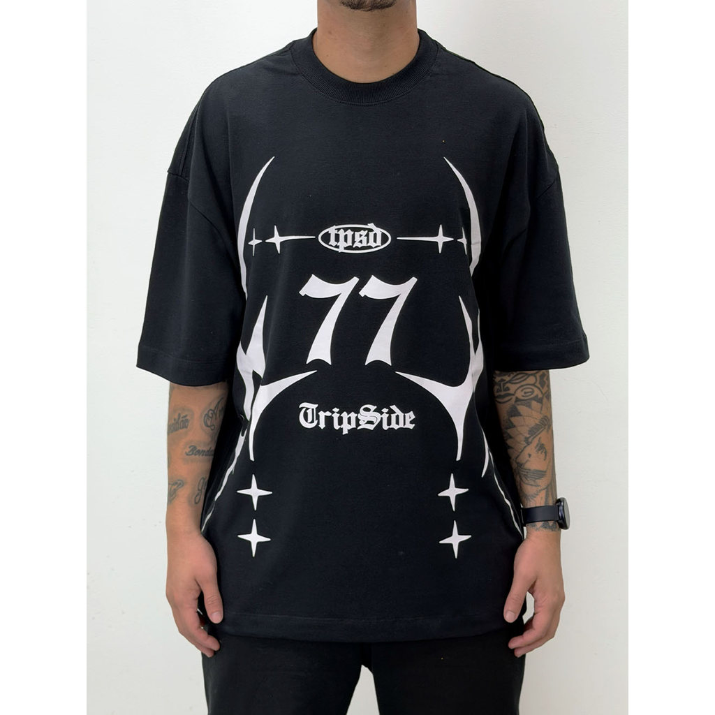 Camiseta Oversized Premium Trip Side Tag Blades 77 - Preta